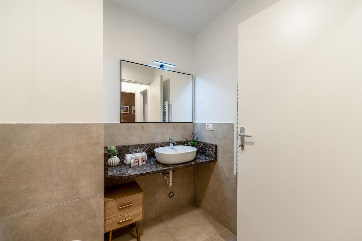 Appartamento Authentic Private Flat 2 Min From Navigli Milano Esterno foto