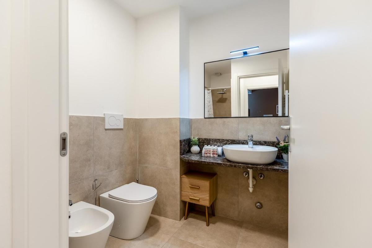 Appartamento Authentic Private Flat 2 Min From Navigli Milano Esterno foto